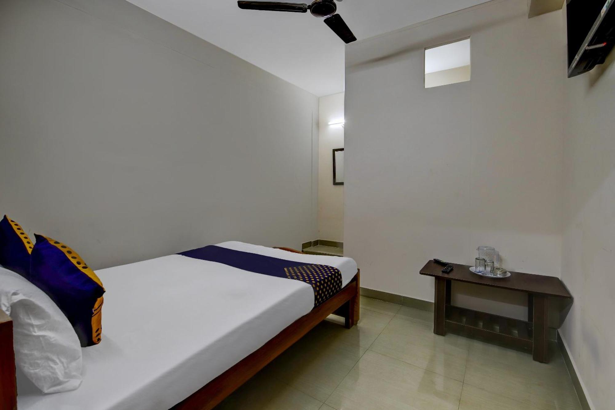 Spot On 73621 Srinivasa Boarding And Lodging Jalahalli Exterior photo